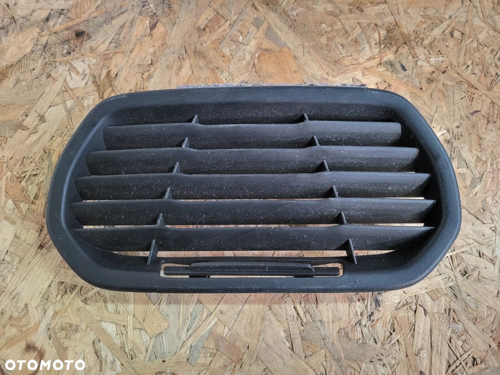 Kratka boczku bagażnika Peugeot 208 - 1