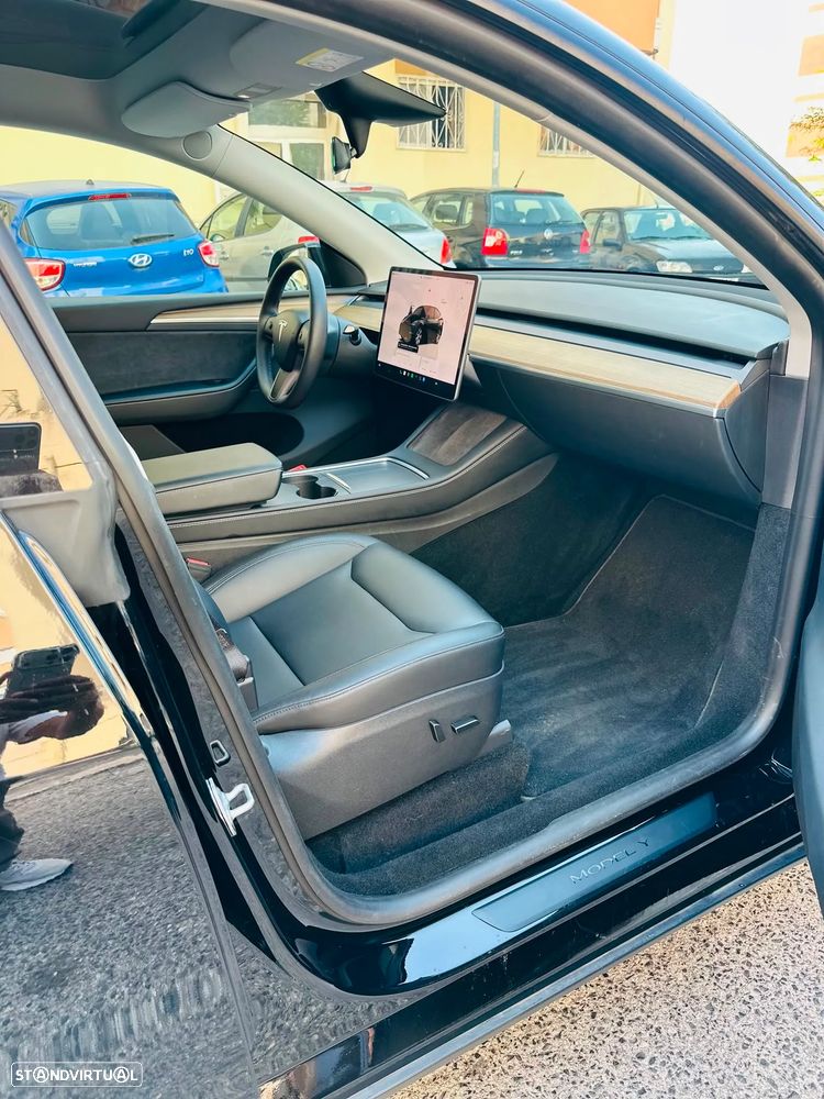 Tesla Model Y Standard RWD - 9