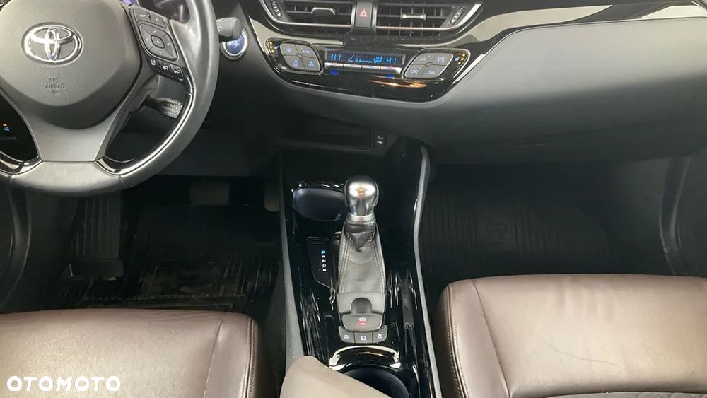 Toyota C-HR Lounge - 10