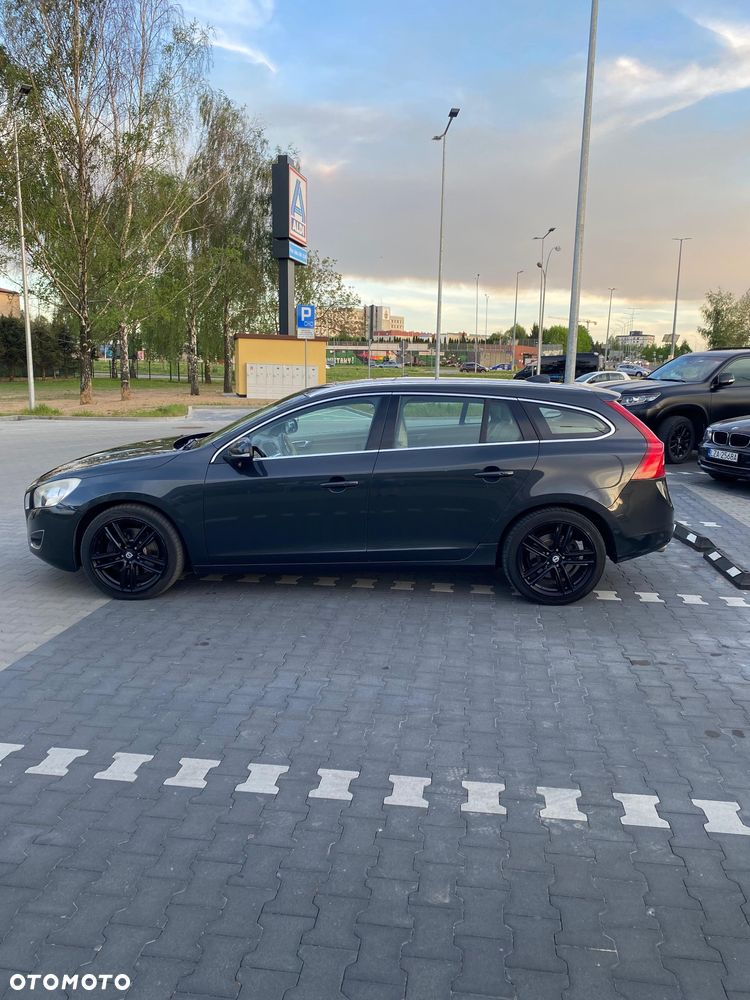 Volvo V60 D5 AWD Summum - 8