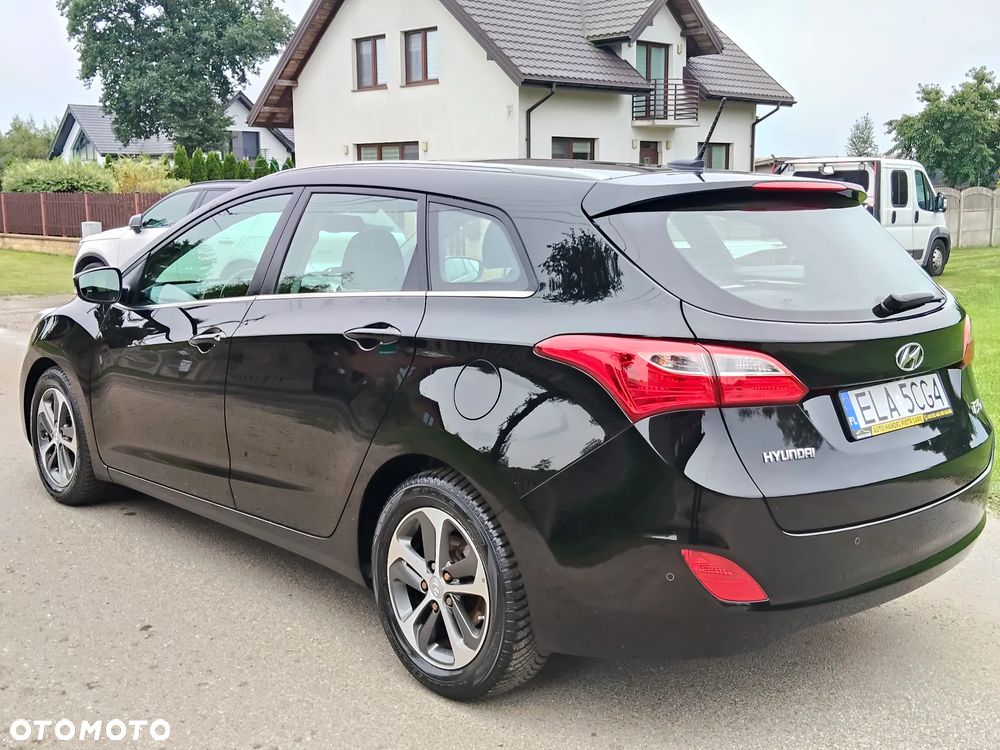 Hyundai i30 i30cw 1.6 CRDi Fifa World Cup Edition - 9