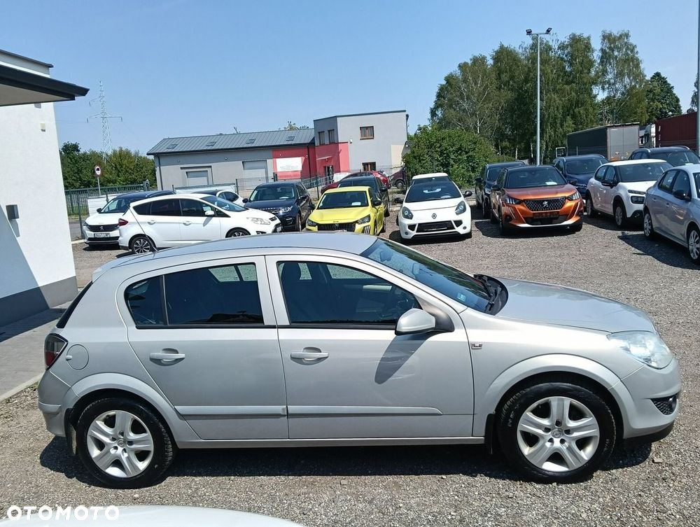 Opel Astra 1.6 Innovation 110 Jahre - 8