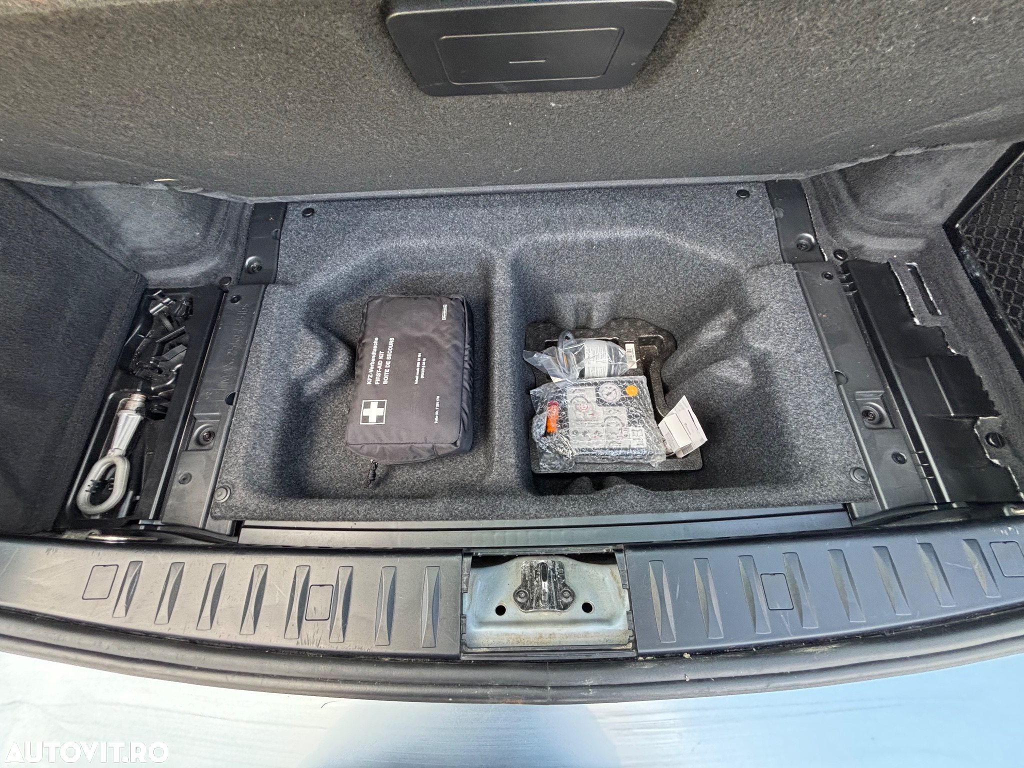 BMW Seria 3 318d DPF Touring Edition Lifestyle - 12