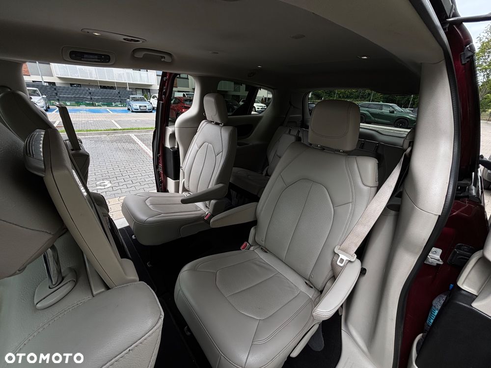 Chrysler Pacifica - 19