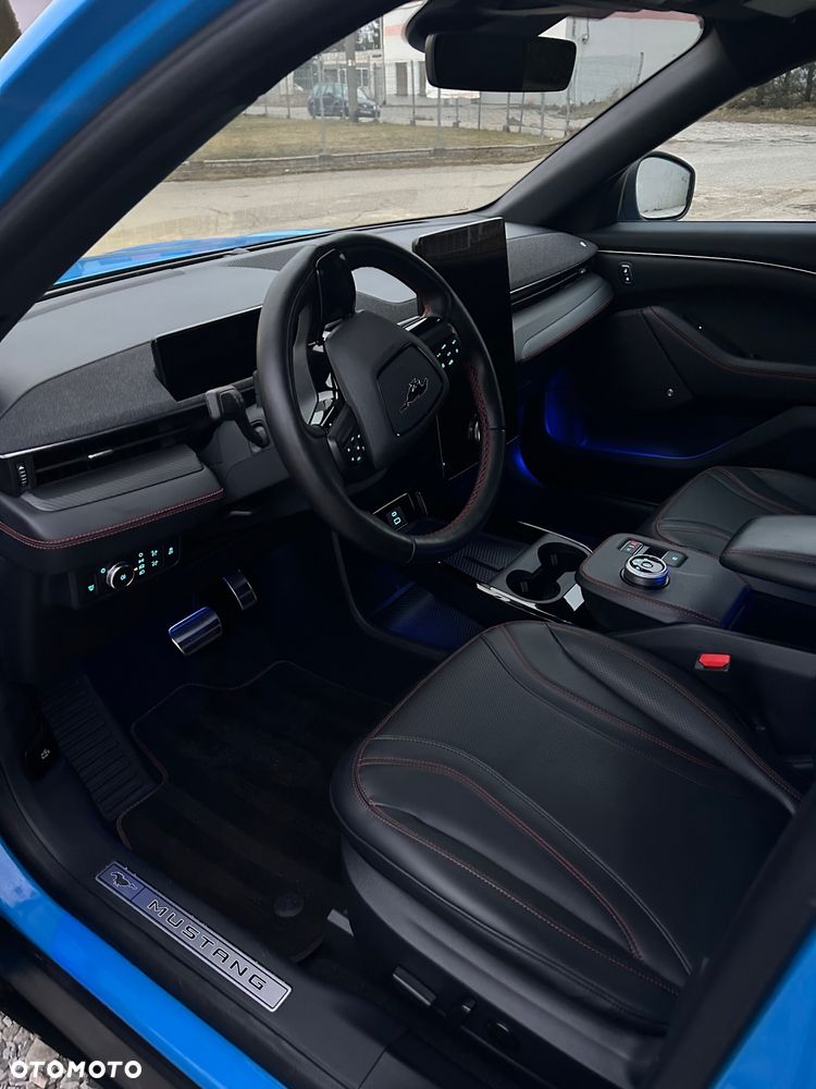 Ford Mustang Mach-E - 9