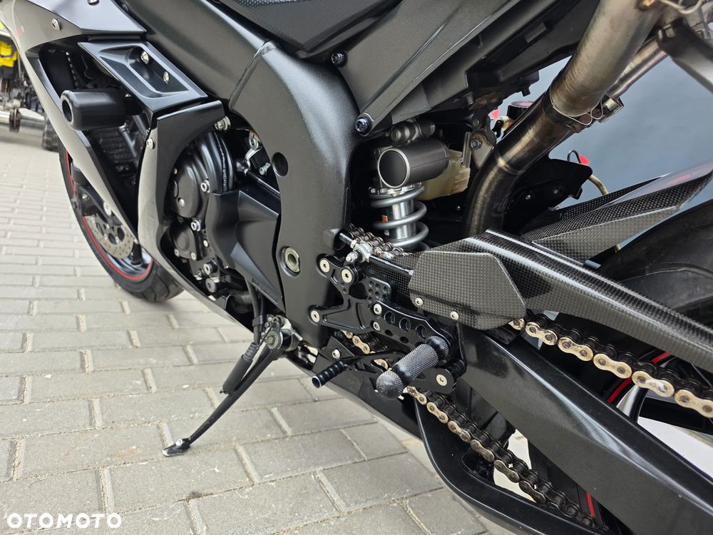 Yamaha R1 - 12