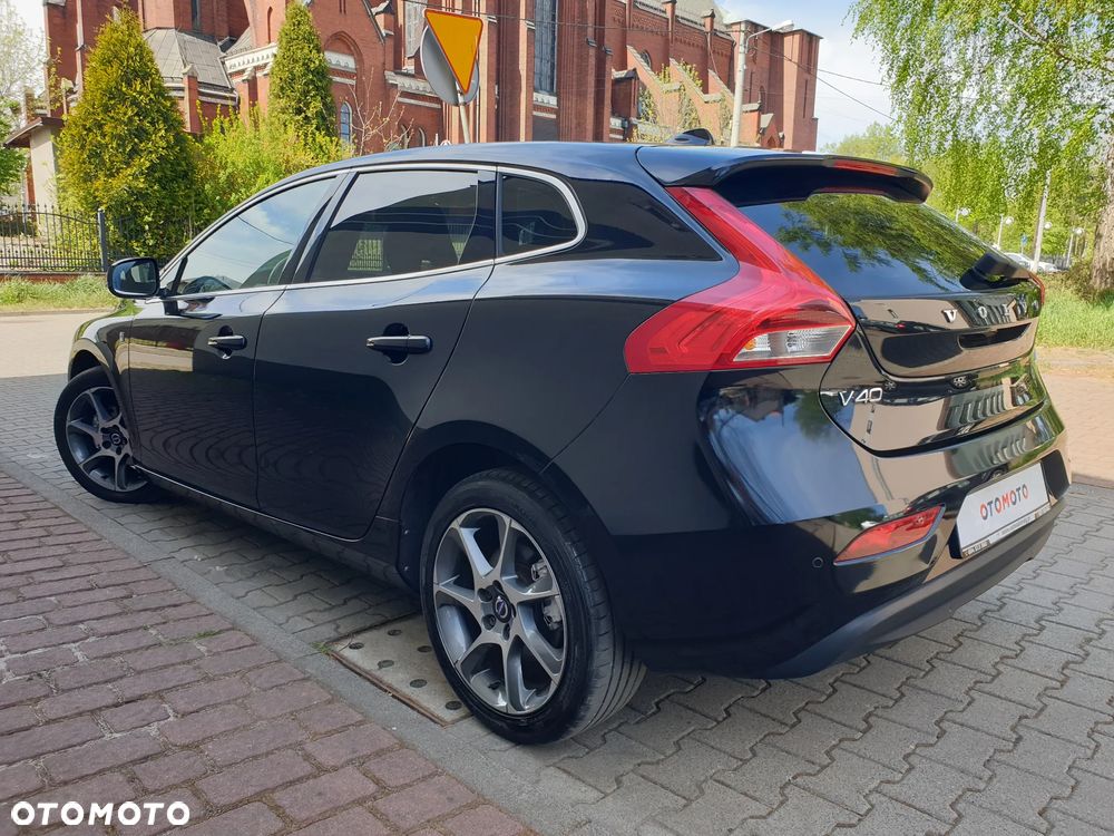 Volvo V40 D2 R Design - 15