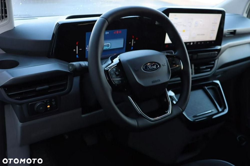 Ford Tourneo Custom - 4