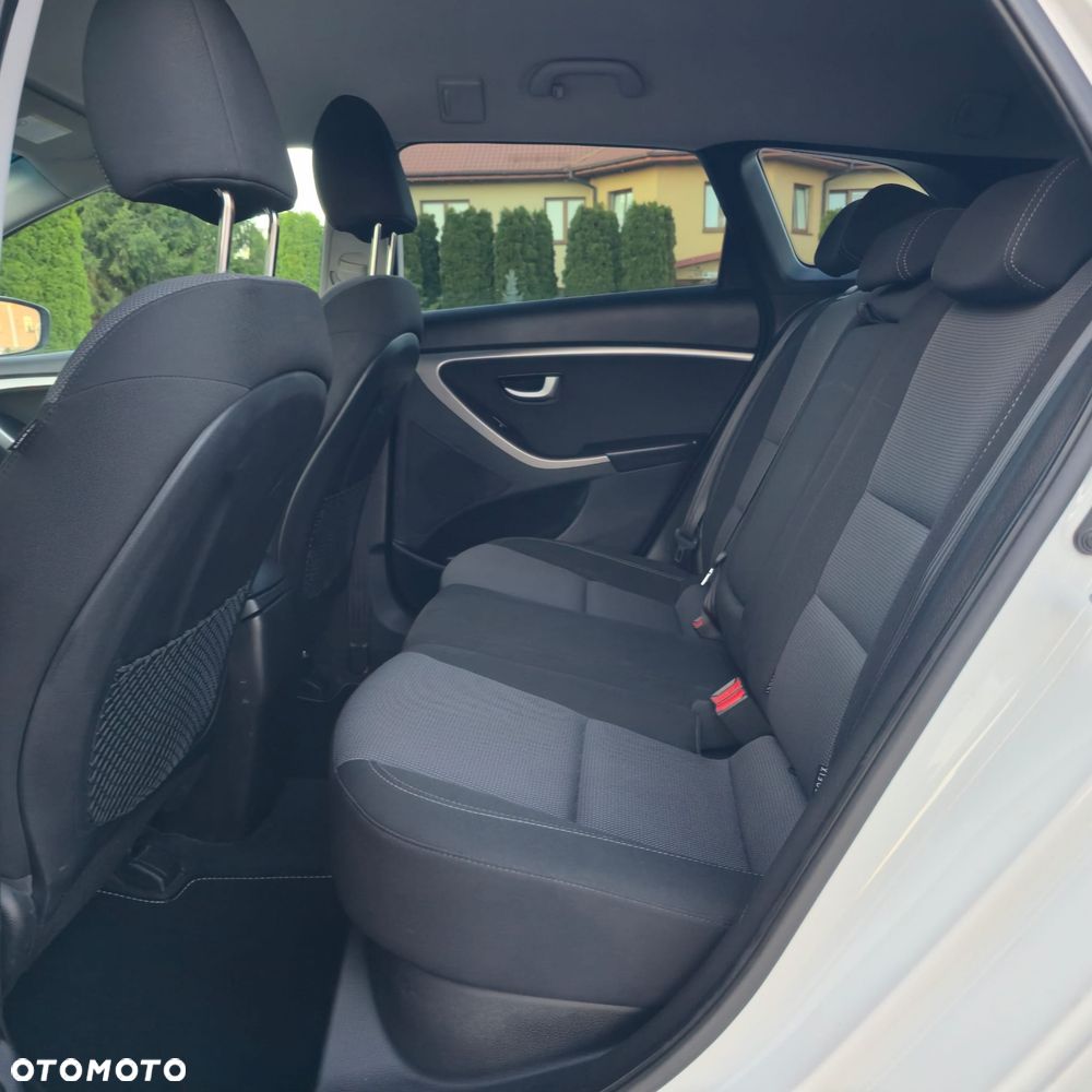 Hyundai i30 blue Kombi 1.6 GDi Passion - 23