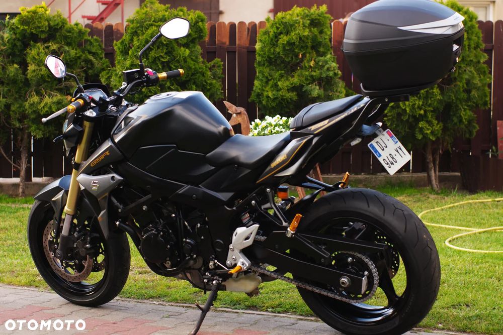 Suzuki GSR - 20