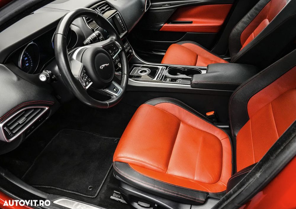 Jaguar XE 2.0 R-Sport - 12