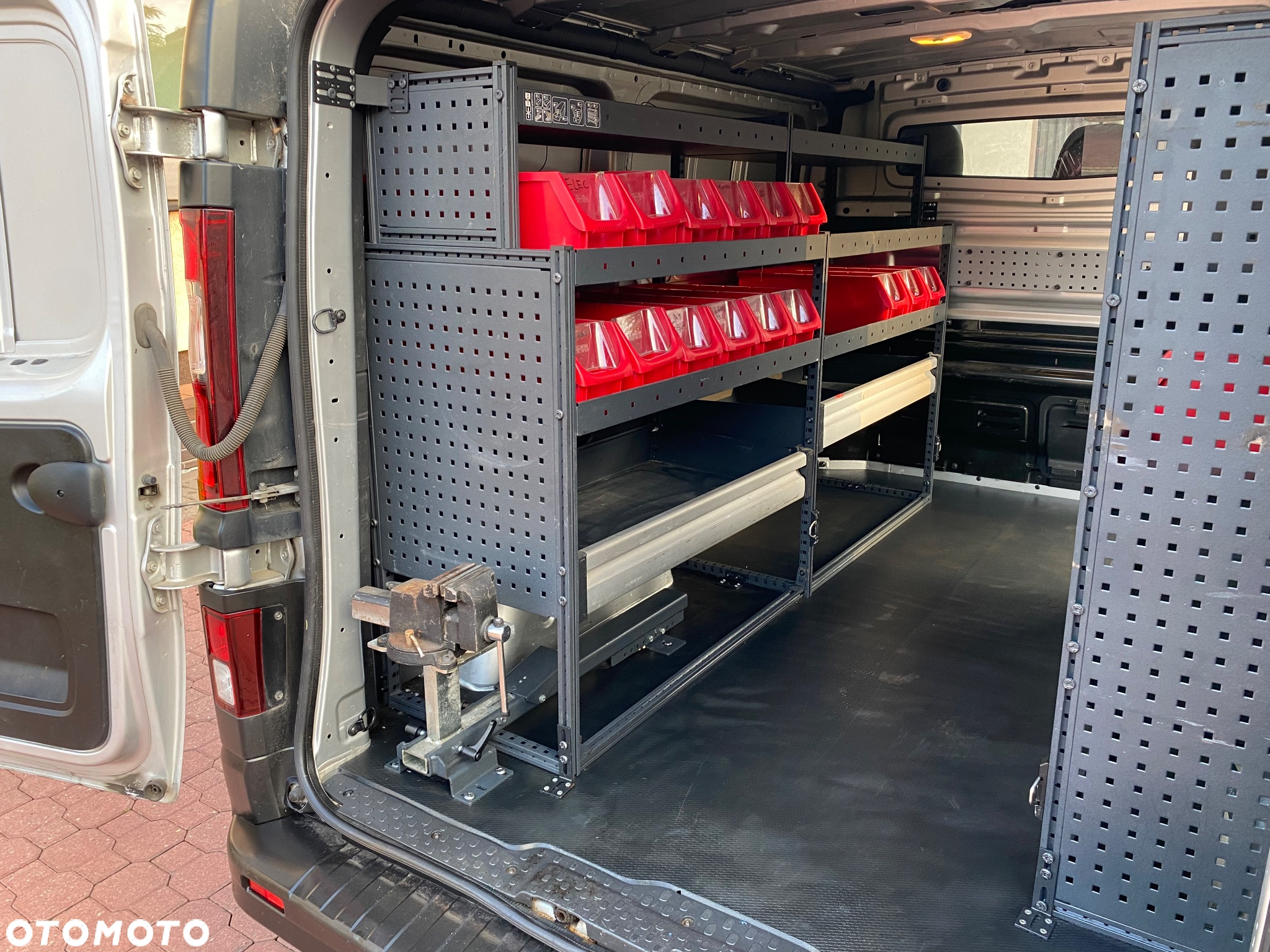 Renault TRAFIC L1 H1 profesjonalna zabudowa WARSZTATOWA - 10