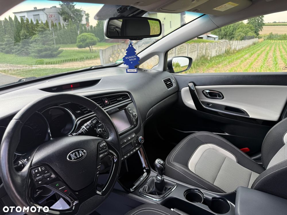 Kia Ceed 1.6 CRDi 136 ISG Dream Team Edition - 9