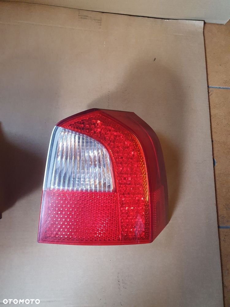 LAMPA L/P TYŁ VOLVO V70 III 3 XC70 II 2 - 2