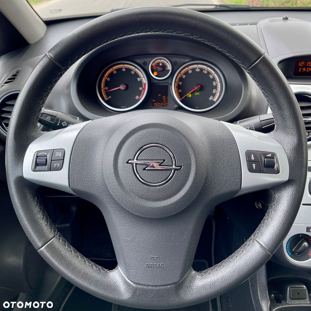 Opel Corsa 1.2 16V Cosmo - 17