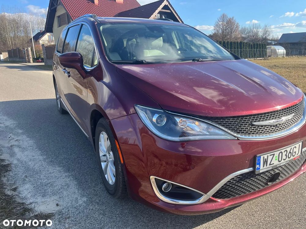 Chrysler Pacifica - 2