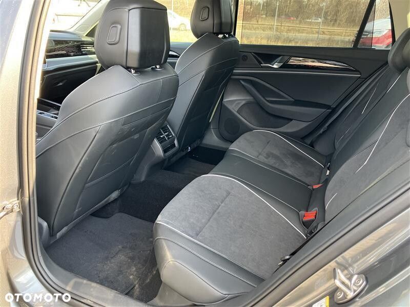 Volkswagen Passat - 12