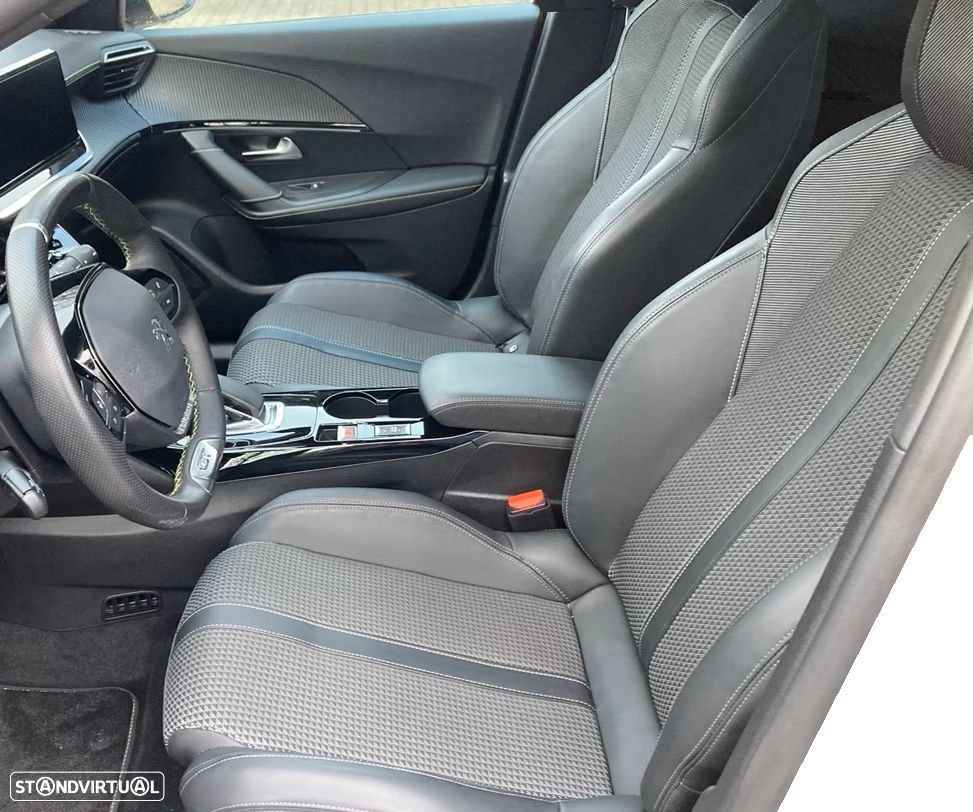 Peugeot e-2008 50 kWh GT - 4