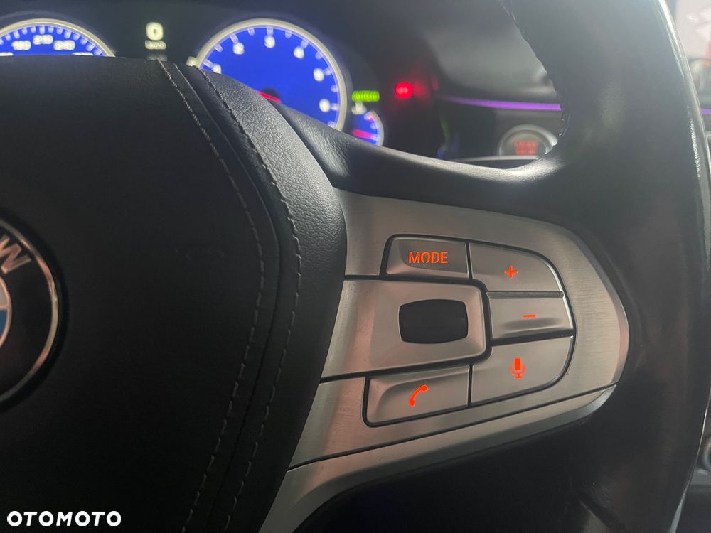 BMW Seria 7 750Li xDrive - 17