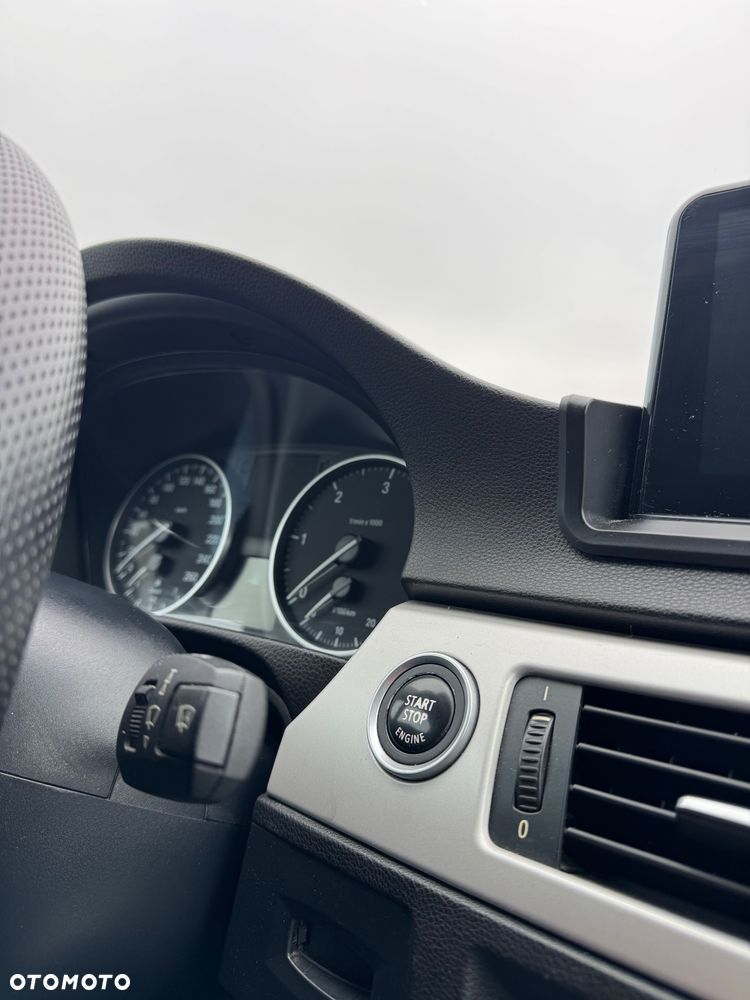 BMW Seria 3 320d - 16