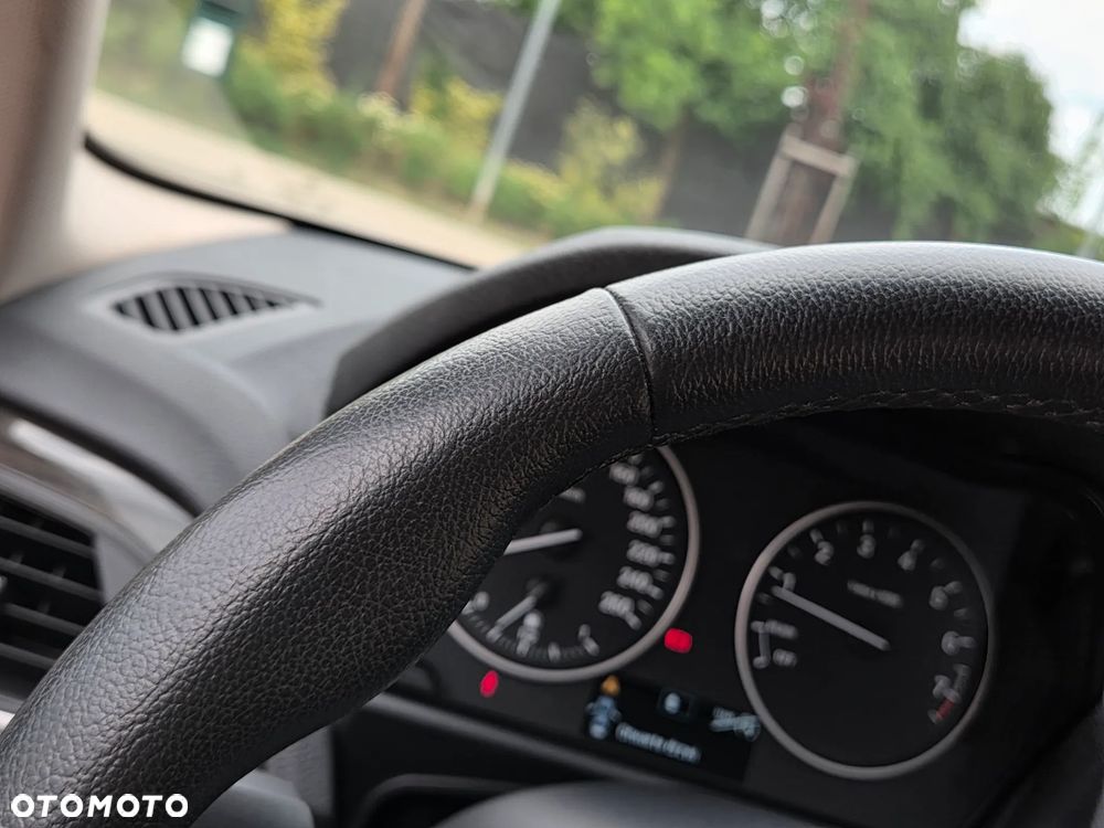 BMW Seria 2 220i Advantage - 32