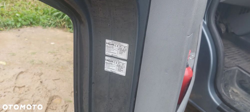 Volkswagen Caravelle - 11