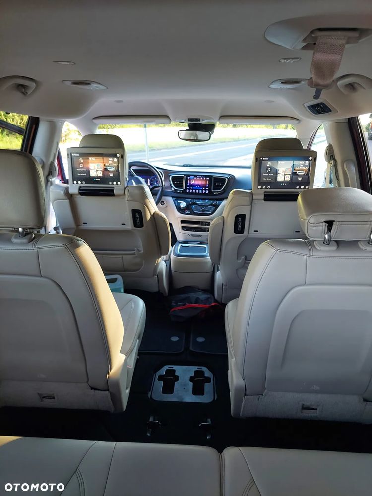 Chrysler Pacifica - 16