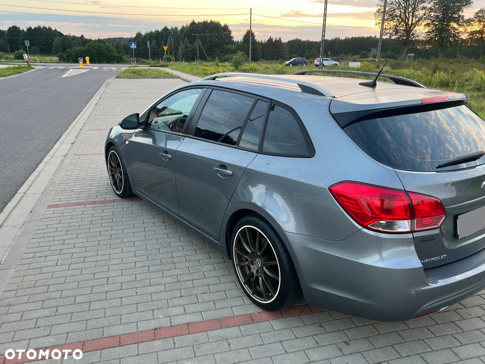 Chevrolet Cruze 1.7 LT - 23