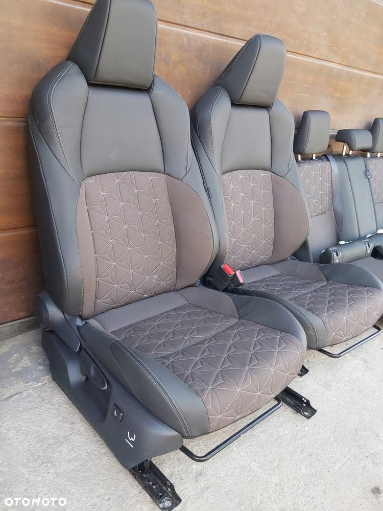 Toyota Yaris Cross Fotel przód lewy prawy skóra kanapa tył Komplet - 3