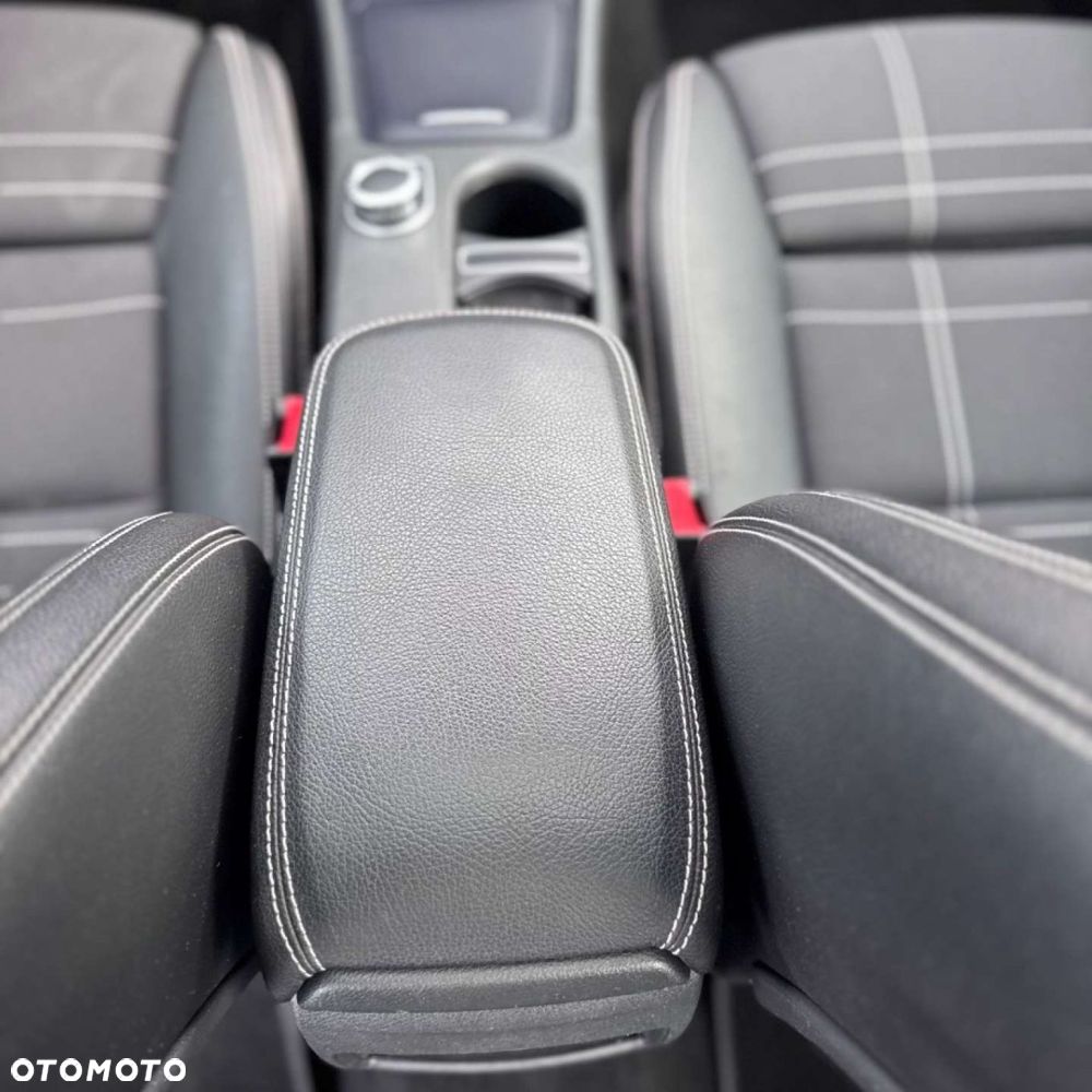 Mercedes-Benz GLA - 28