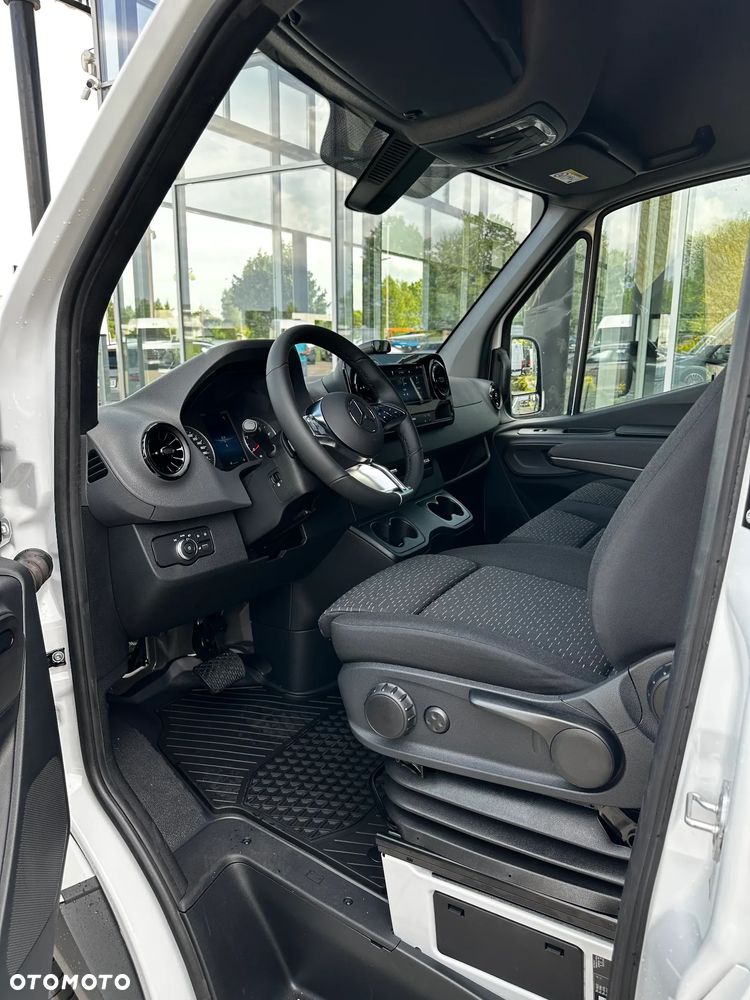 Mercedes-Benz Sprinter - 16