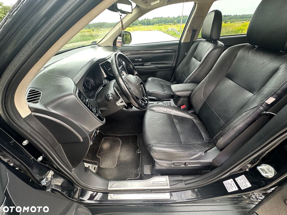 Mitsubishi Outlander 2.0 Instyle Navi 4WD CVT - 17