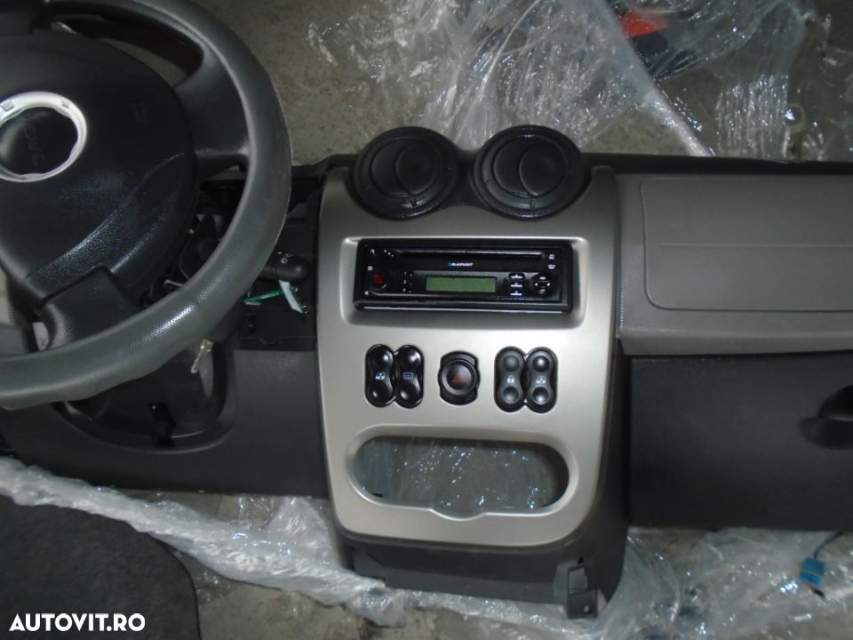 Plansa de bord cu airbag pasager si airbag volan Dacia Sandero din 2011 volan pe stanga - 4