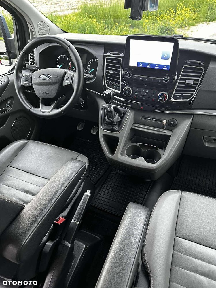 Ford Tourneo Custom - 21