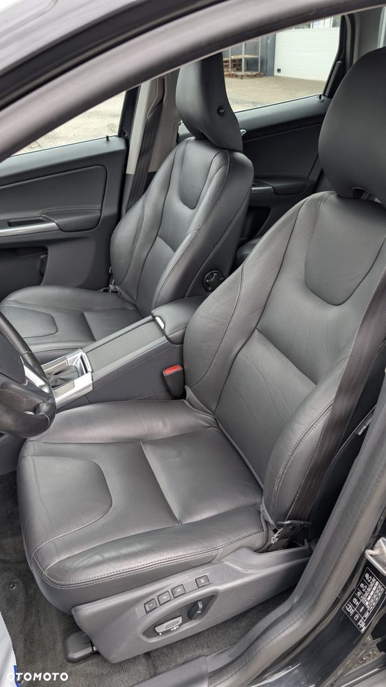 Volvo XC 60 D5 AWD Summum - 18