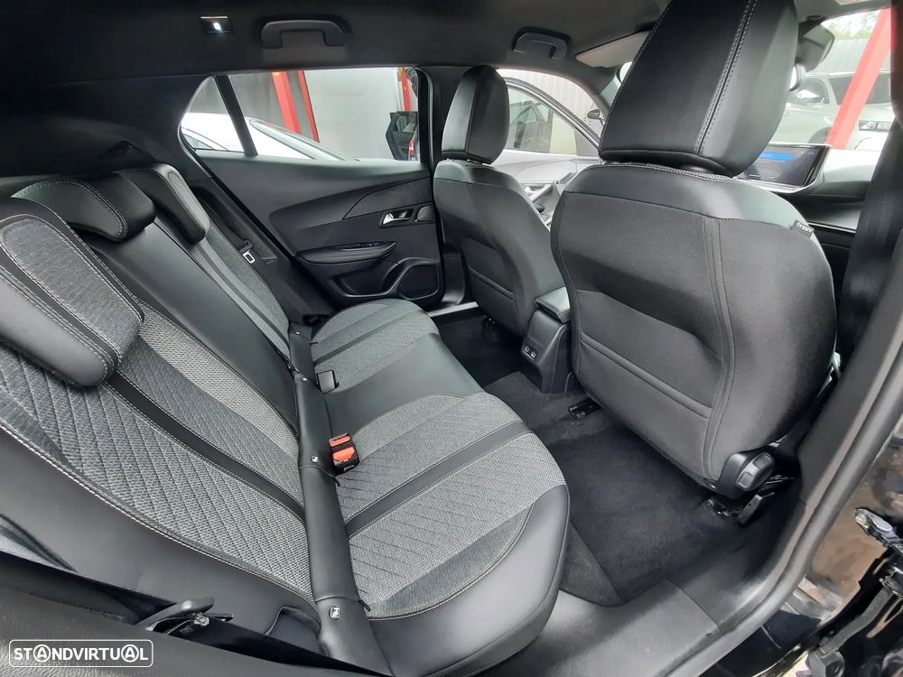 Peugeot 2008 1.2 PureTech Allure Pack - 26