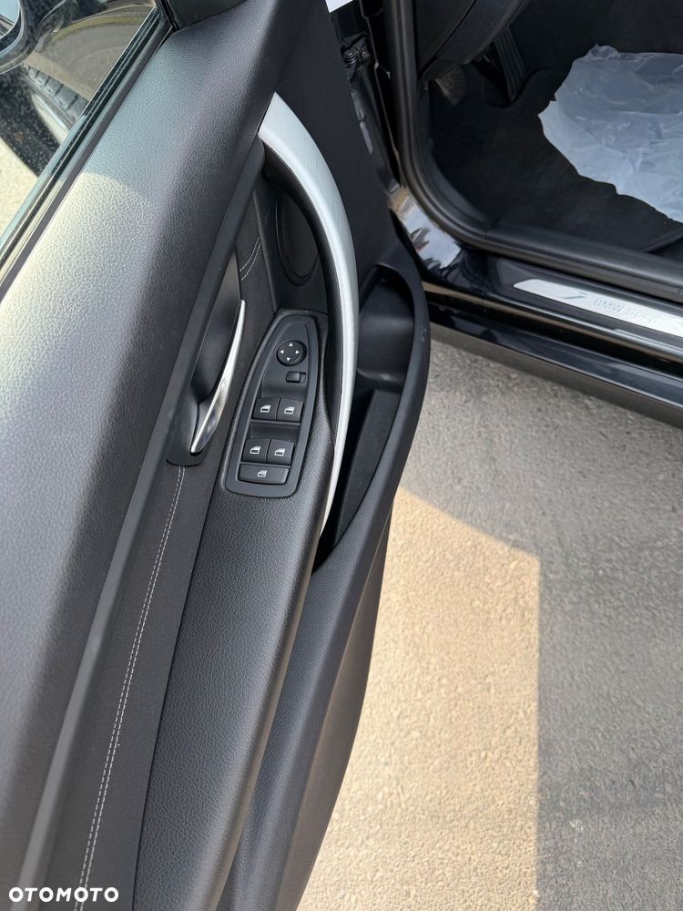 BMW Seria 3 318d DPF Edition Sport - 16