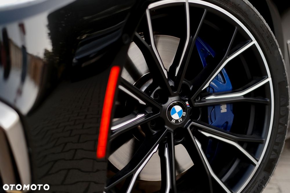 BMW Seria 5 M550i xDrive sport - 9
