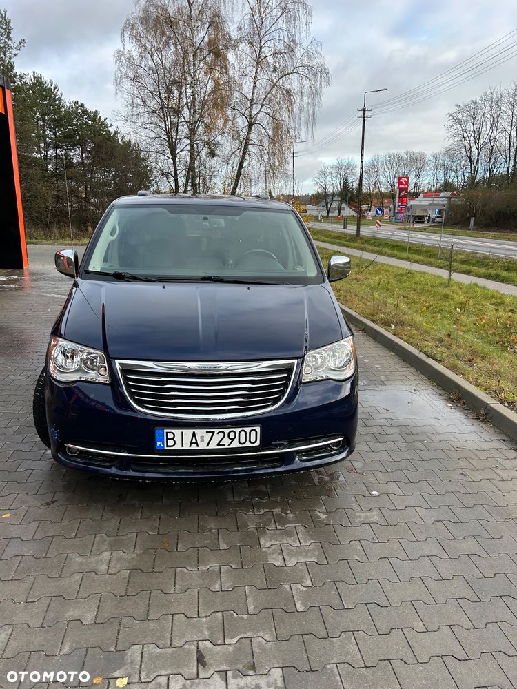 Chrysler Town & Country - 5