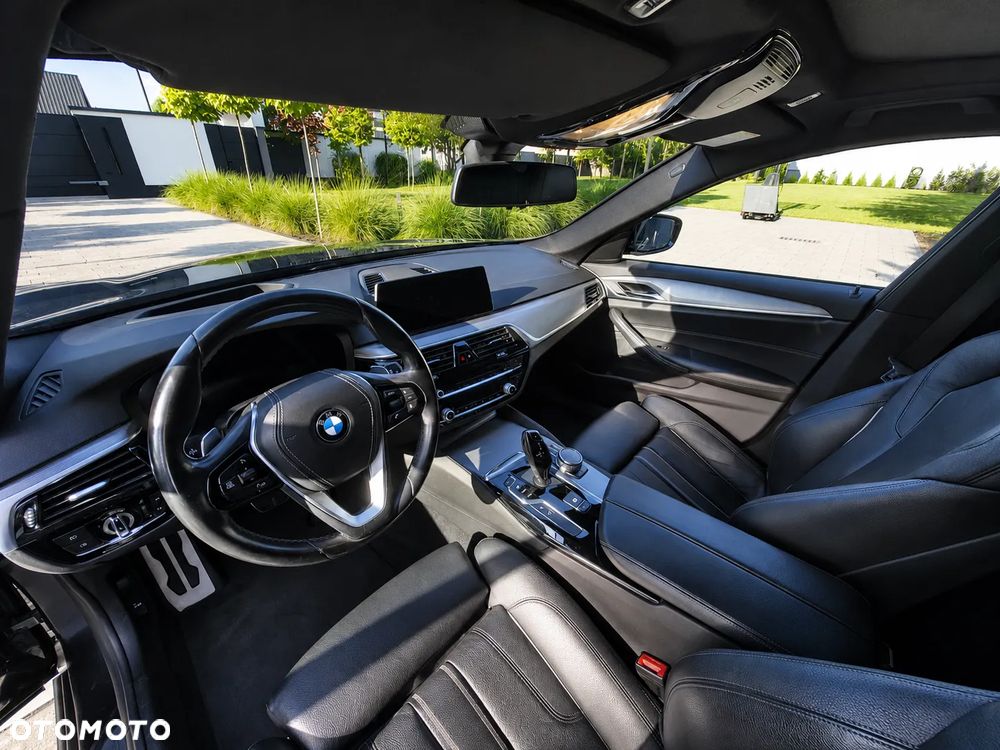 BMW Seria 5 520d xDrive M Sport Edition - 10