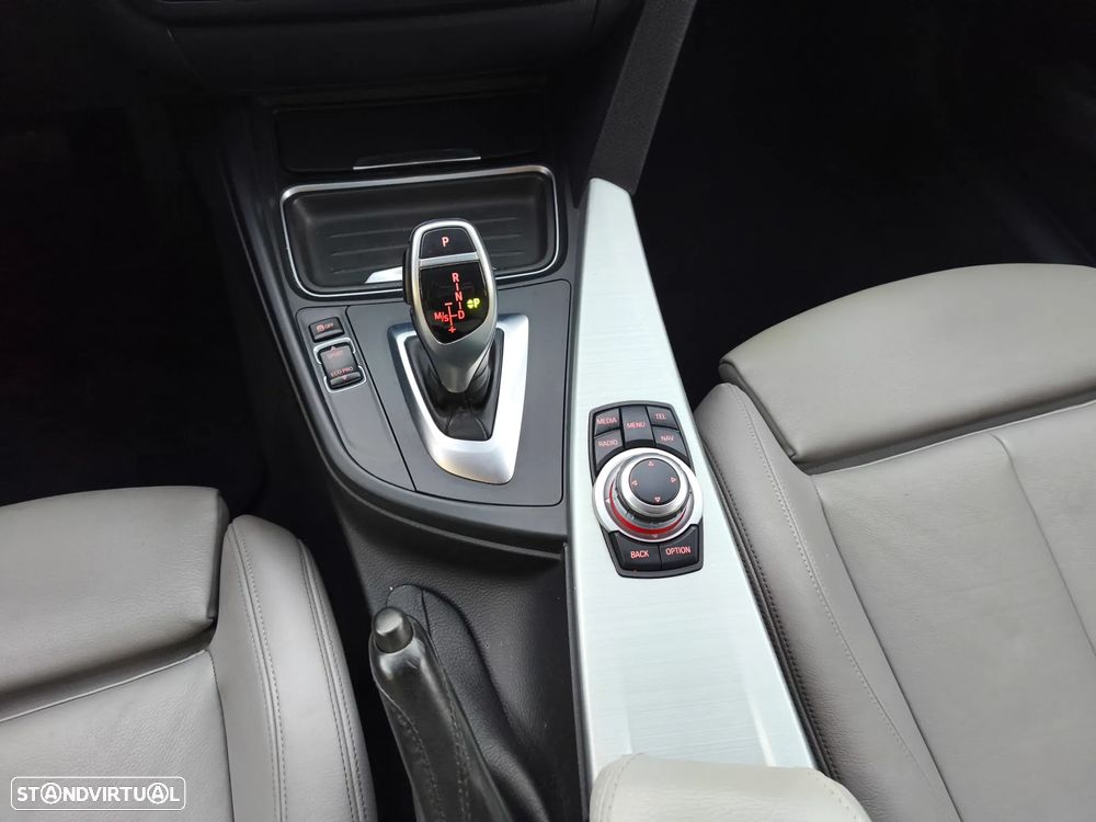 BMW 320 d Aut. Blue Performance Sport Line - 33