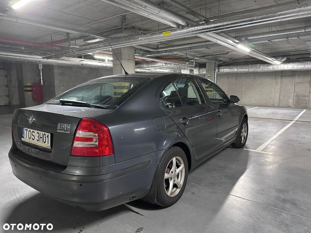 Skoda Octavia 1.6 Ambiente - 2