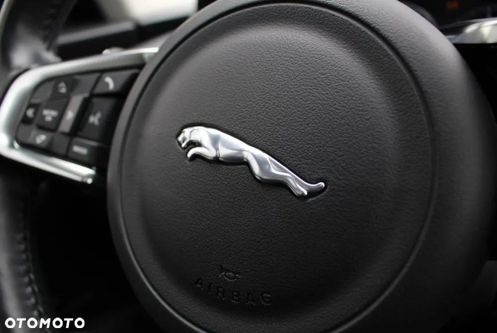 Jaguar F-Pace 2.0 i4D AWD R-Sport - 27