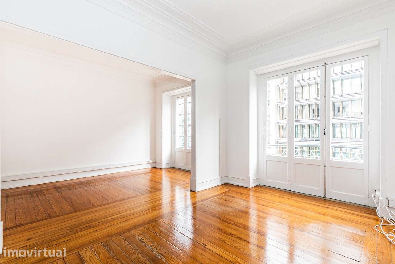 Arrendamento - Escritório com 240 m2 - Lisboa - Rua Castilho - Grande imagem: 2/32