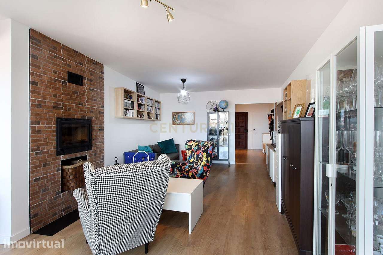 Apartamento T3 em Condomínio Fechado com vista Serra Sintra e parqueam - Grande imagem: 2/28