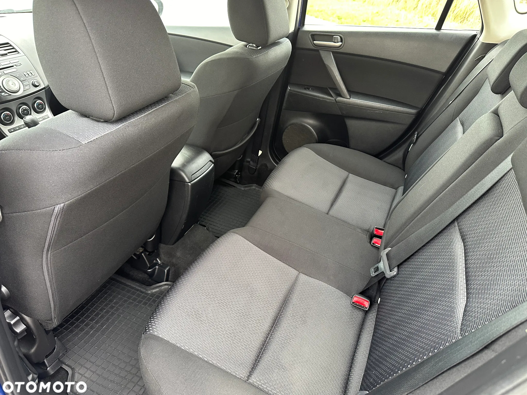 Mazda 3 2.0 Exclusive + - 21