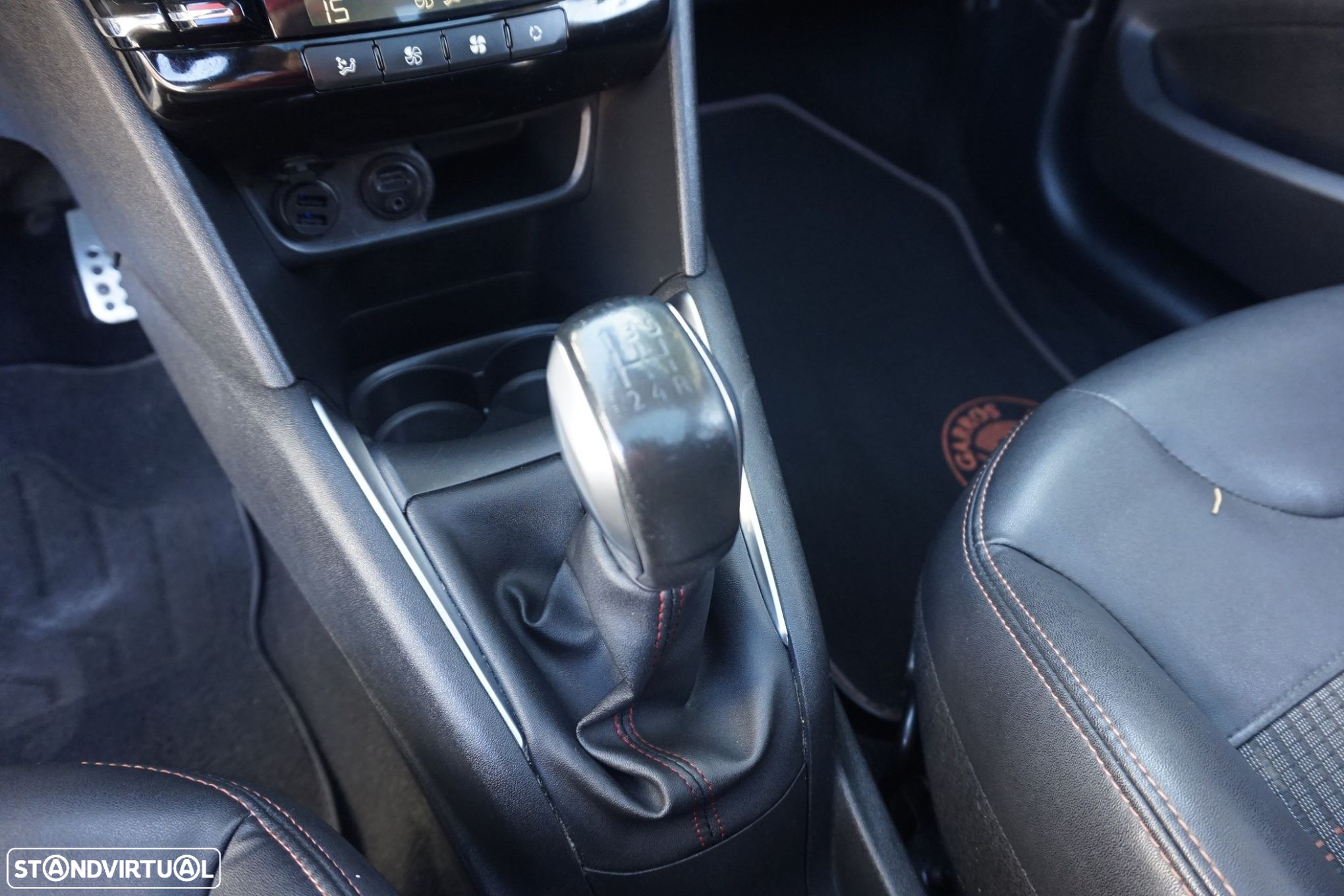 Peugeot 208 1.2 PureTech GT Line - 18