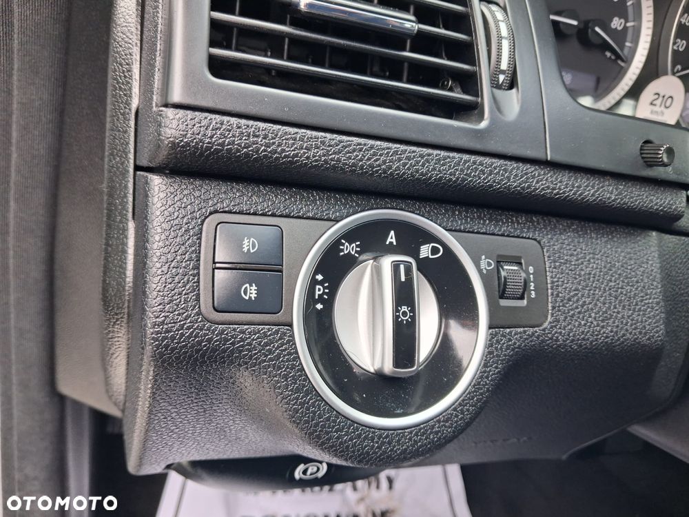 Mercedes-Benz Klasa C 220 CDI DPF (BlueEFFICIENCY) Elegance - 21