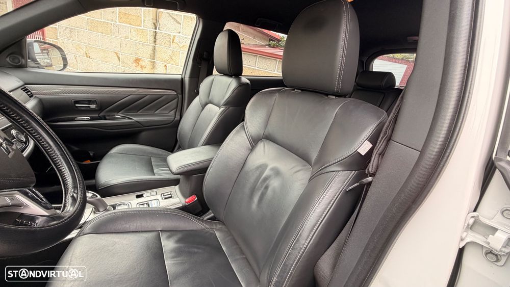 Mitsubishi Outlander - 4