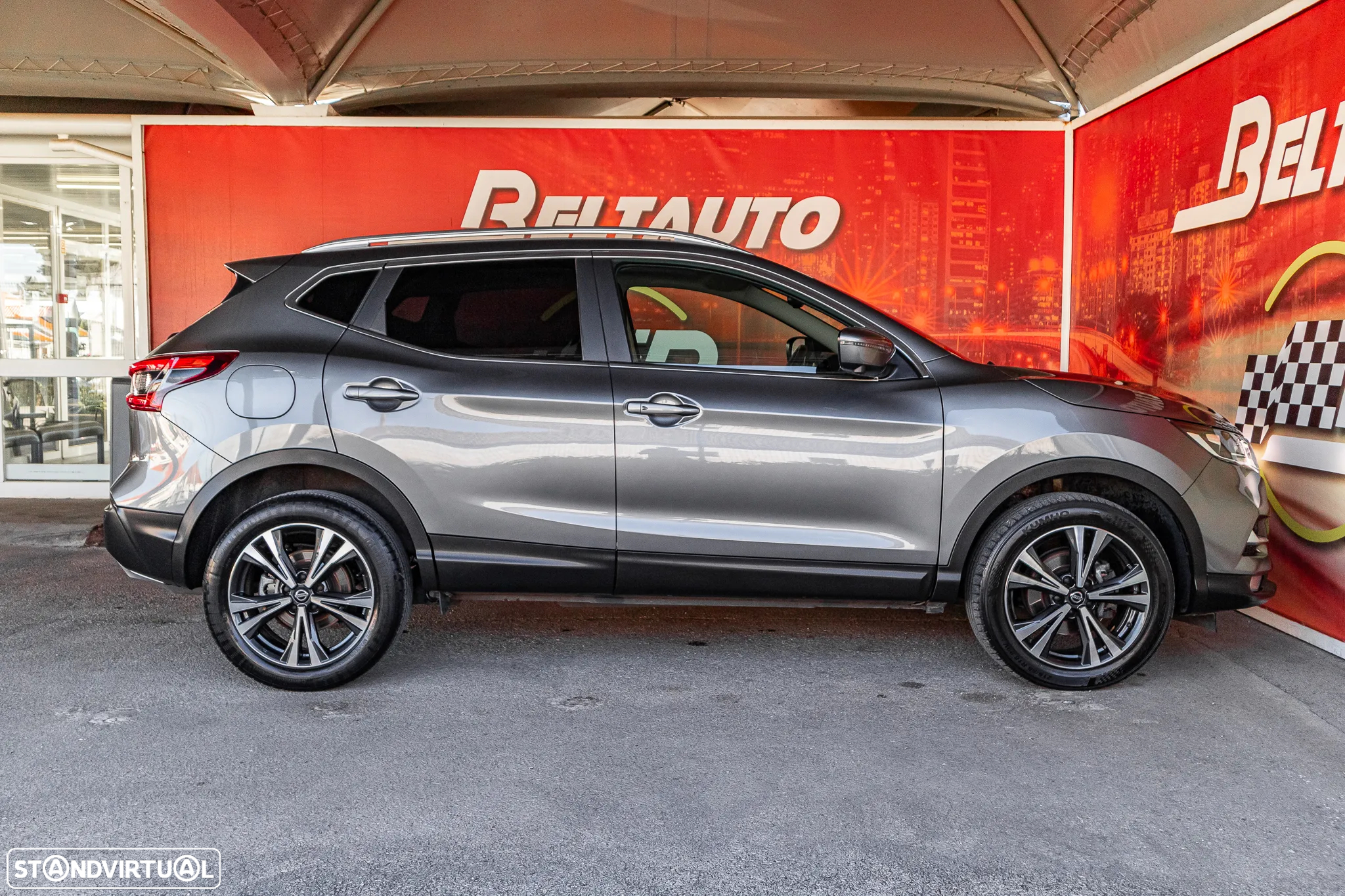 Nissan Qashqai 1.5 dCi N-Connecta J18 - 4